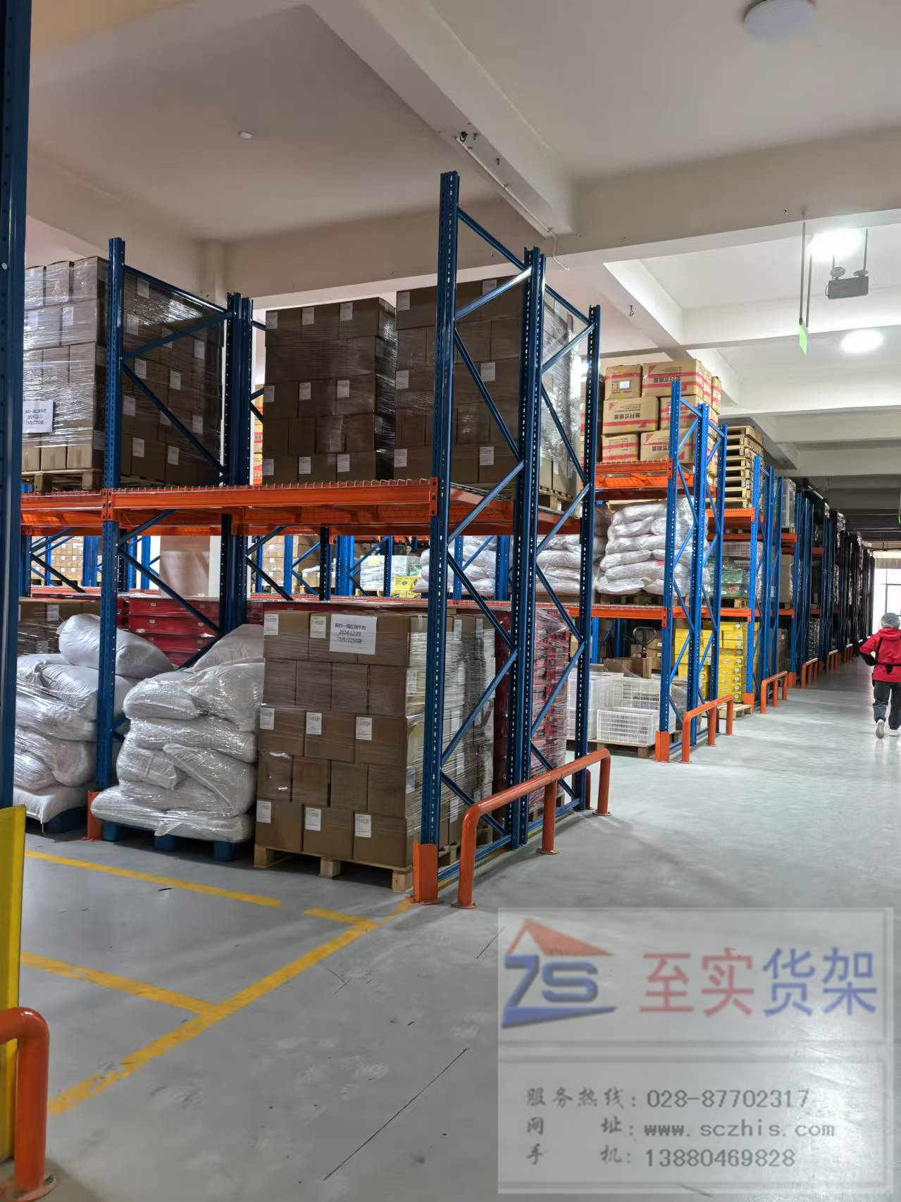 食品類(lèi)企業(yè)重型定制架完完工并投入使用